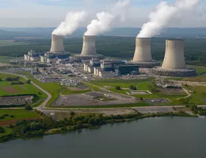 Quatre réacteurs graphites vu du ciel